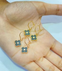 [COD] Anting Clover Desi Hitam Vintage Permata Anting Jepit Titanium Anti Karat Korea