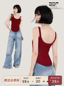 เสื้อกล้ามสลิงสีแดงสไตล์อเมริกันย้อนยุคฮ่องกงสําหรับผู้หญิงที่มีแผ่นรองหน้าอกชุดชั้นในสวมใส่นอกเสื้อผ้าฤดูร้อนโดย Baidaifei