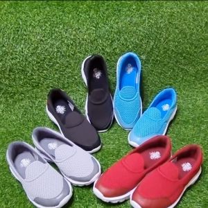 Sepatu slip on wanita terbaru import kasual loafers ringan nyaman dipakai kerja kuliah cewek gaul