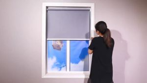 ม่านม้วนกันแสง หนาขึ้น กันน้ำและกันน้ำมัน กันแสงUV100% ม่านม้วนแบบบานเกล็ดติดตั้งง่ายกันแสงกันแดดสำหรับห้องน้ำและสำนักงานแบบยกขึ้นลง 200cm