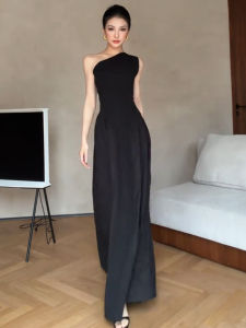 DANTING | Elegant Shoulder-Baring Black Dress
