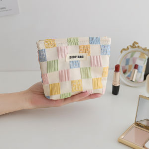 กระเป๋าเครื่องสำอางขนาดเล็กสี่เหลี่ยมลายสก็อตแบบพกพา กระเป๋าใส่เครื่องสำอางแบบถือ กระเป๋าใส่ปากกา กระเป๋าใส่เงิน กระเป๋าใส่ของใช้ในบ้าน ผ้าฝ้าย สีลูกกวาด