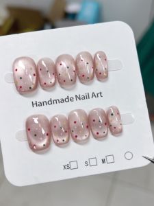 เล็บปลอมสีสันสดใส ประดับลูกปัดแก้วลายจุด สายตาแมว สีชมพู เล็บปลอม แผ่นติดหัวเข็มขัดแบบถอดได้ ดูแลง่าย น่ารัก เล็ก เหมาะสำหรับผู้หญิง