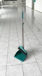 ชุดไม้กวาด พร้อมที่ตักผง หรือตักขยะ Broom Set ชุดบรรจุภัณฑ์ พร้อมผงที่โกยผง
