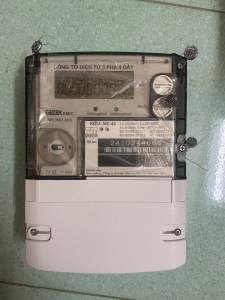 Công tơ điện tử 3 pha ME-40 5(100)A 1 giá hàng chính hãng