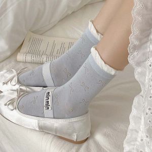 ถุงเท้าลูกไม้ฟองกลวงสำหรับผู้หญิง สไตล์บัลเล่ต์หวาน JK ถุงน่องยาวปานกลาง ระบายอากาศได้ดี ถุงเท้าเด็กผู้หญิง ผูกโบว์ ถุงเท้าข้อกลางหลวม