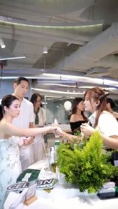 Kem tế bào gốc hoa sen tuyết CELLBN Kết cấu mỏng nhẹ giúp giảm nếp nhăn và sáng da 50ml