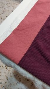 Red wine-colored trousers for exercise