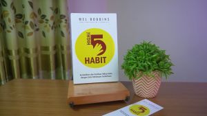 Buku The High 5 Habit : Kendalikan Dan Kekuatan Hidup Anda Dengan Satu Kebiasaan Sederhana - Alvabet