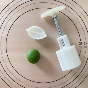 30g Mooncake Mold Plastic Mooncake Mold Cookie Cutter with Leaf Stamp Hand Press Plunger Pastry Reusable Baking Decorating Tools