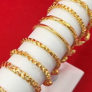 สร้อยข้อมือทองลายเกลียวสี่เสาเลสแบน หนัก 2บาท ยาว 6-7นิ้ว ชุบทอง หุ้มเศษทองแท้เยาวราช งานสวย พร้อมส่ง ถ่ายรูปจากสินค้าจริง