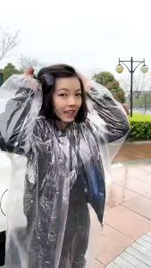 One Time Use Adult Travel Outdoor Disposable Semi Rain Coat Plastic Raincoat Rainwear Emergency Baju Hujan Plastik 一次性雨衣