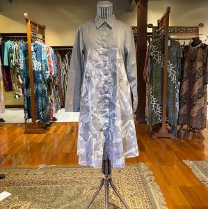 Dhawy Tunik by Dian Pelangi LIMITED EDITION Blouse Baju Atasan Kemeja Blus Outfit Busui Casual Formal Kerja Kantor Pesta Pernikahan Kondangan Lebaran Wanita Hijaber Cantik Anggun Modis Modern Simple Elegan Mewah Model Korea Terbaru Motif Batik Abstrak