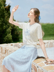 XIANGYING | Floral Embroidered Knitwear Short Sleeves Round Neck Age Reducing Casual Light Thin Blouse for Women