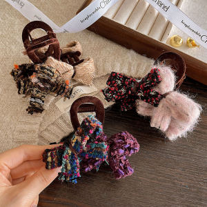 กิ๊บติดผมลายผีเสื้อปักลายสี่เหลี่ยมผืนผ้าขนแกะสำหรับผู้หญิงในฤดูใบไม้ร่วงและฤดูหนาว กิ๊บติดผมทรงฉลามหรูหราสำหรับตกแต่งผม