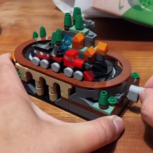MOC Building Blocks Hand-Cranked Train Track Building Blocks Model Train Building Blocks Assembled Boys and Girls Toys Ornaments