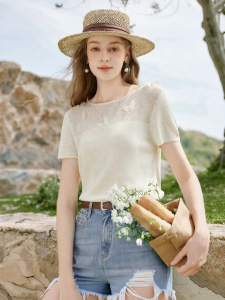 XIANGYING | Design Knitted Thin White T-shirt with Linen Beads and Butterfly Accent