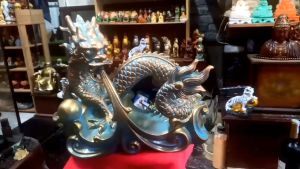 Kệ Đựng Rượu  hình  Rồng Phong Thủy