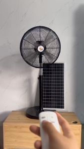 Có điều khiển Tặng dây nối tấm pin bảo hành 2 năm - Quạt sạc tích điện năng lượng mặt trời dạng đứng 18 inch 60000 mAh siêu mạnh động cơ không chổi than