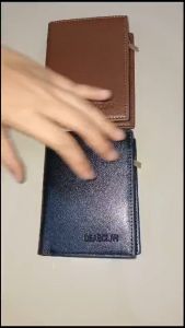 DEABOLAR R086-2 DOMPET UANG LIPAT TEBAL MODEL TEGAK VERTIKAL BAHAN SINTETIS LEMBUT ADA TEMPAT KOIN