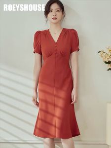 Đầm đuôi cá cổ tim tay ngắn nút bọc màu cam đất