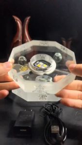 Đế đèn led 3 chế độ-chất liệu pha lê cao cấp-kiểu dáng bát giác khắc chìm biểu tượng bát kiết tường