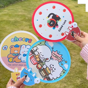 BDO พัดลมพับได้รูปวงกลมลายการ์ตูนน่ารักสำหรับฤดูร้อน พกพาสะดวกและสดชื่น