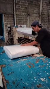 PLASTIK GRANDHOUSE TEBAL 80 MICRON PANJANG 25 METER LEBAR 100 CM PUTIH BENING\nPLASTIK PE UV TEBAL 80 MICRON PANJANG 25 METER LEBAR 100 CM PUTIH BENING