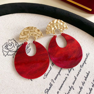 ต่างหูทรงกลมสีแดง ต่างหูแบบติดหูสำหรับผู้หญิง ดีไซน์เก๋ไก๋ แฟชั่นฤดูใบไม้ร่วง/ฤดูหนาว 2024 ใหม่ล่าสุด