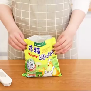 Double Opening Sealed Discharge Nozzle Seal Bag Clips Kitchen Storage Snack Fresh-keeping