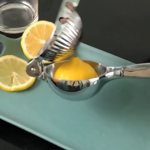 💥HOT SALE🔥💥ที่คั้นน้ำมะนาว ที่คั้นมะนาว คั้นน้ำมะนาว สเเตนเลส304 ใช้งานง่าย อย่างดี หนา ทนทาน Stainless Steel 100% อย่างดี ที่บีบอเนกประสงค์ อุปกรณ์ในครัว ที่บีบมะนาวสแตนเลส คั้นมะนาวสแตนเลส ที่บีบมะนาว ที่คั้นน้ำส้ม ที่คั้นน้ำผลไม้ ที่บีบมะนาวมือ