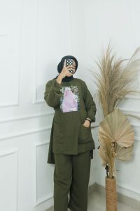 Priskila Cell FLOWERS SET Bahan CRINKLE APLIKASI SABLON (REALPICT) Setelan Wanita Dewasa Terbaru Viral Jumbo Ukuran M L XL XXL / 2XL Stelan Wanita Cringkle 2 in 1 Baju dan Celana One Set Wanita OOTD HIjab Atasan Tunik dan Bawahan