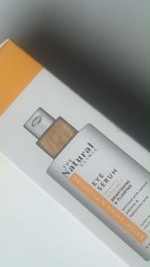 Serum dưỡng mắt THE NATURAL CLINIC EYE SERUM VITAMIN C BRIGHTENING & PLUMPING 30ml làm sáng và căng mọng da với vitamin c và HA của Mỹ
