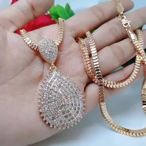 Kalung Perhiasan Tianium Tembaga Xuping Rodium Lapis Emas 1824 Karat