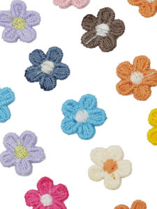 (50ชิ้น/แพ็ค) 15มมปักลายดอกไม้ขนาดเล็กสติกเกอร์ลายเสื้อผ้าอุปกรณ์เสริมผ้าสักหลาดแพทช์ลูกไม้ตกแต่งบ้าน Headwear วันหยุด DIY