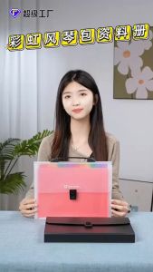 แฟ้มใส่เอกสาร 13 ช่อง มีหูหิ้ว ถือได้สะดวกสบาย ทำให้เก็บเอกสารเป็นระเบียบ หยิบออกมาใช้งานก็ง่าย