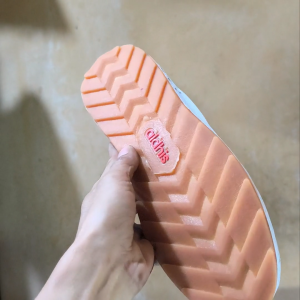 Aldhis Sepatu Putih Cowok Sneakers Pria Casual Full White Antislip untuk Gaya dan Kerja