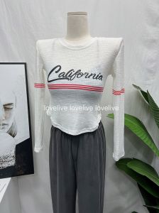 เสื้อยืดแขนยาวทรงเข้ารูปสไตล์เกาหลีสำหรับผู้หญิงในช่วงต้นฤดูใบไม้ผลิ 2022 ทรงเข้ารูป ลายพิมพ์ แขนยาว ทรงเข้ารูป แขนยาว