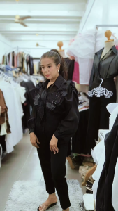 Butterfly[2360]  เสื้อผ้าแก้วชีฟองคอปกแขนยาวพองผ้าแก้วชิฟองแต่งดีเทลผีเสื้อระบายช่วงอก กระดุมผ่าหน้า ไฮโซ ดูหรู