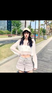 Catalog Fashion เสื้อยืดครอป ผ้าซีทรูบางเบา คอกลมแขนยาว สีพื้น 3 สี