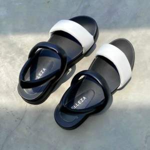 BELLEZA FORI Sepatu Sandal Wanita Sendal Gunung Beleza Wedges Model dua Tali Strap Belakang Tinggi 4cm Belezza