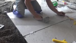 【4751人收藏】贴瓷砖泥瓦工专用护膝跪垫贴铺地板砖水泥工神器防潮加厚贴砖护膝Kneel pads for tile masons are special kneel pads for flooring tiles and cement workers