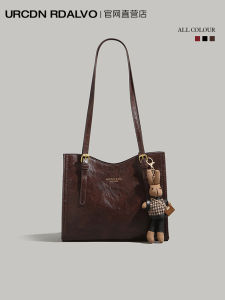 UR Retro Large Capacity Womens Shoulder Tote Bag Fashionable Commuter Handbag British Style Single Strap Zipper Closure PU Leather
