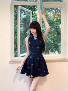 ชุดเดรสสั้นผ้ายีนส์แขนกุดสไตล์อเมริกันย้อนยุคสำหรับผู้หญิง ดีไซน์เก๋ไก๋ ลายดอกไม้ เอวเข้ารูป สไตล์เกาหลี ฤดูร้อน