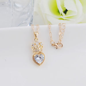 New Light Luxury Crown Heart Necklace Womens Jewelry