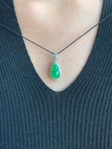 18K Floating Green Jadeite Gourd Pendant 18K飘绿翡翠葫芦吊坠