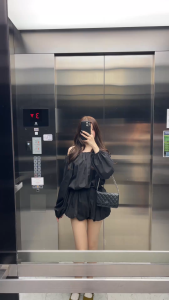 ครีม/ดำ SLYQ CLOUDY OFF SHOULDER TOP & SHORTS SET ชุดเซ็ตปาดไหล่ เสื้อเปิดไหล่เและกางเกงขาสั้น