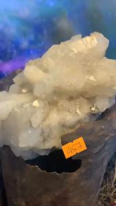 Ổ đá thạch anh pha lê tán sắc lấp lánh tự nhiên vũ trụ kèm đế gỗ năng lượng mã 487