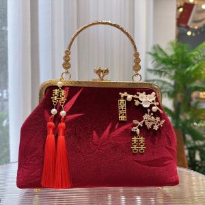กระเป๋าผู้หญิงสำหรับงานแต่งงานสไตล์จีนใหม่ กระเป๋าสะพายไหล่แบบจีนโบราณสีแดง กระเป๋าผ้ากำมะหยี่ขนาดกลาง กระเป๋าผู้หญิงแบบหนังสัมผัสหรูหรา