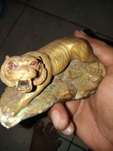 patung kuno macan peninggalan prabu Siliwangi